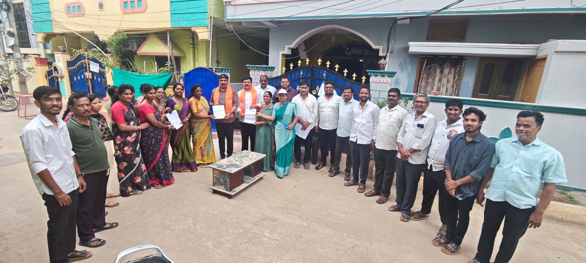 Arjun_BJYM's tweet photo. *ఈరోజు మేడ్చల్ డివిజన్లో బిజెపి ఆధ్వర్యంలో (SIR పై ) ప్రత్యేక సమగ్ర సవరణ కార్యక్రమం కోసం ప్రతి ఒక్కరూ అవగాహన పెంచుకోవాలి తమ వంతు కృషి చేయాలి…*

      ఓటర్ల జాబితా సవరణ ప్రక్రియలో BLA-2ల పాత్ర, బాధ్యతలు, తీసుకోవాల్సిన జాగ్రత్తలు మరియు పార్టీ పరంగా చేపట్టాల్సిన 
@BJP4Telangana https://t.co/ugsUyfmCXd