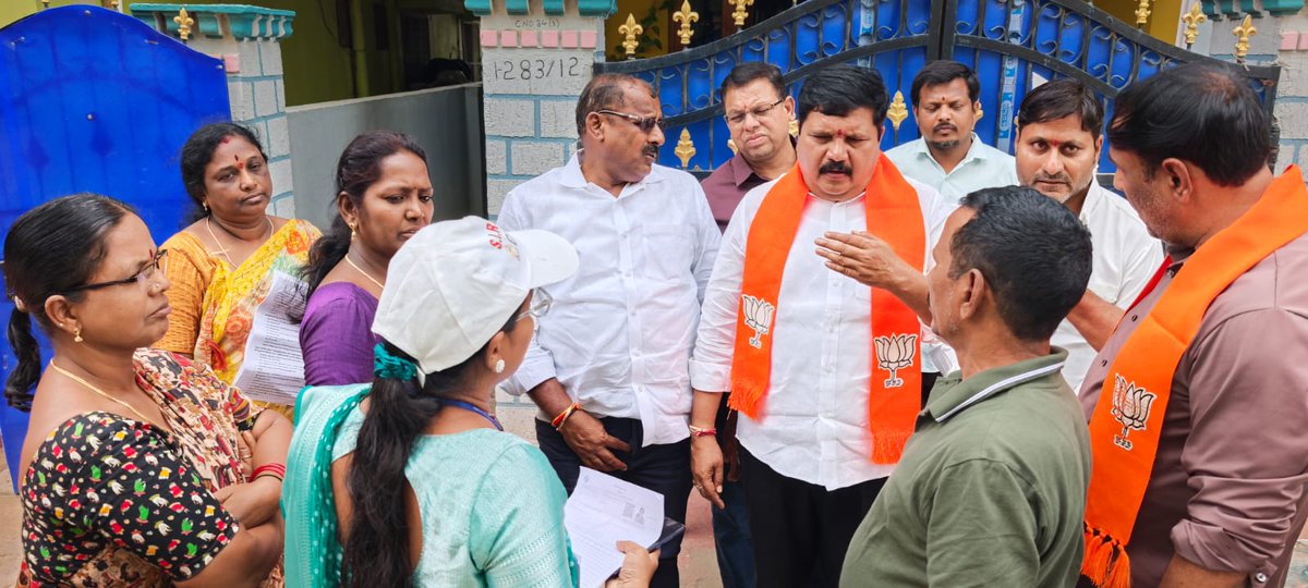 Arjun_BJYM's tweet photo. *ఈరోజు మేడ్చల్ డివిజన్లో బిజెపి ఆధ్వర్యంలో (SIR పై ) ప్రత్యేక సమగ్ర సవరణ కార్యక్రమం కోసం ప్రతి ఒక్కరూ అవగాహన పెంచుకోవాలి తమ వంతు కృషి చేయాలి…*

      ఓటర్ల జాబితా సవరణ ప్రక్రియలో BLA-2ల పాత్ర, బాధ్యతలు, తీసుకోవాల్సిన జాగ్రత్తలు మరియు పార్టీ పరంగా చేపట్టాల్సిన 
@BJP4Telangana https://t.co/ugsUyfmCXd