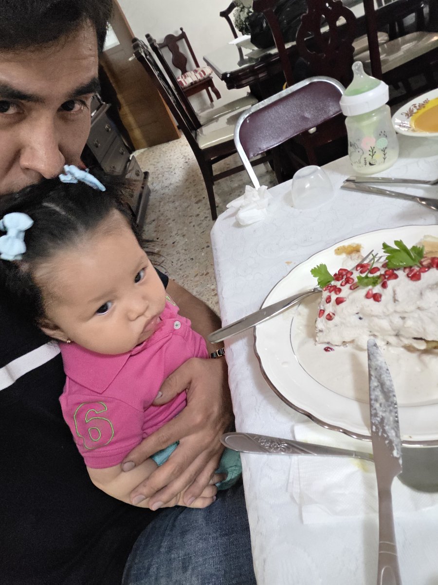 davidr600's tweet photo. Si primer chile en nogada de mi princesa 😜 en el cumple de su bisabuelita https://t.co/SeTLBwvuIv