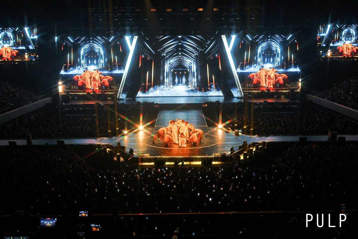 pulpliveworld's tweet photo. Those seven years changed all of us. Some of us built successful careers, graduated, started families, and found new paths in life. Time moved forward, but one thing never changed: our love for EXO. The moment the lights went down and the music began, we were no longer defined by who we had become. We were simply EXO-L once again, standing side by side, singing every lyric with the same hearts that first fell in love with you years ago. 🫶

And just as we have grown, so have you. Yet somehow, you are still the same EXO we chose to love from the very beginning. Your passion, your dedication, and the love you pour into every performance never changed. Every second of these two sold-out nights reminded us why waiting was always worth it! From the first song to the final bow, we sang until our voices disappeared, jumped without holding back, waved our lightsticks, and created memories that will stay with us forever. ✨

#EXO #엑소 #weareoneEXO #EXOPLANET #EXhOrizon #EXhOrizoninMANILA @weareoneEXO
Photos by Joel H. Garcia