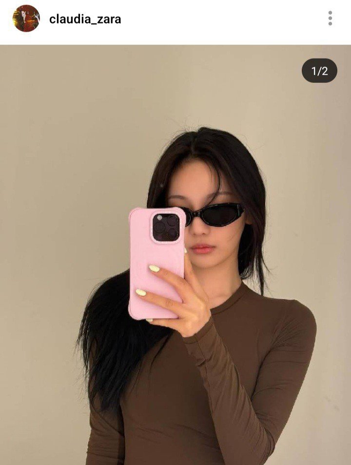 adorablezaraa's tweet photo. 𝗜𝗡𝗦𝗧𝗔𝗚𝗥𝗔𝗠
𝗰𝗹𝗮𝘂𝗱𝗶𝗮_𝘇𝗮𝗿𝗮 posted a new photo

Slide 1: Mirror selfie di kamar apartemen
Slide 2: Iseng fotoin Early Bloom Eau de Parfum sama Lunch Smoothie Tinted Lip Balm pas udah di Moveify. Dua item ini ....𝗌𝖾𝖾 𝗆𝗈𝗋𝖾 https://t.co/VLQiog6dyF