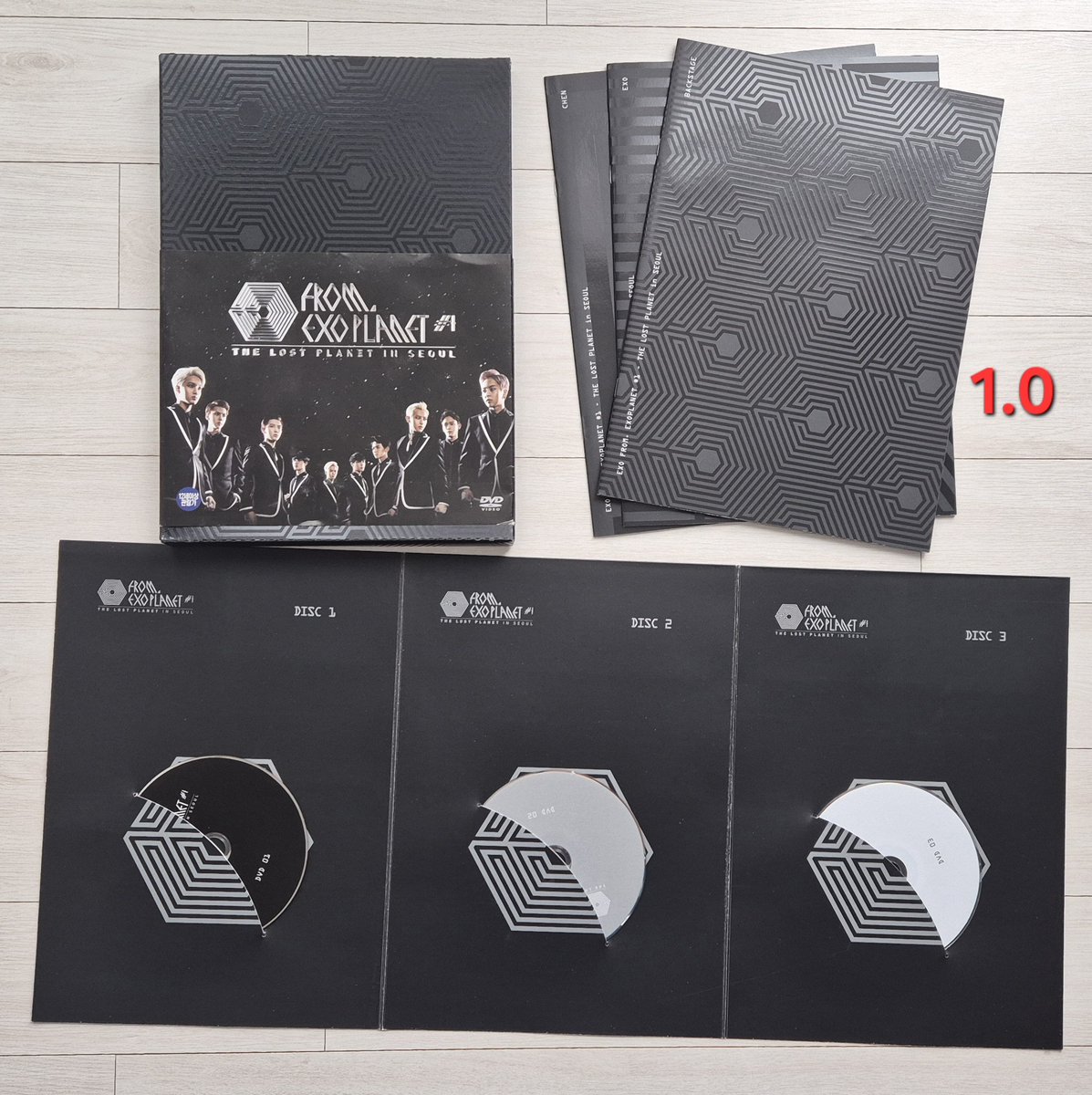 dodo_1248's tweet photo. 엑소 디비디 양도
WTS EXO DVD

퍼스트 박스 세컨드 박스 엑솔루션 엑소디움 서울 더로플 일본 콘서트
*배송비별도

수호 백현 찬열 디오 카이 세훈 시우민 레이 첸 포토카드 포카 퍼박 세박 엽서 photocard poca poka erisell first box second concert postcard https://t.co/iG43V6u8ze