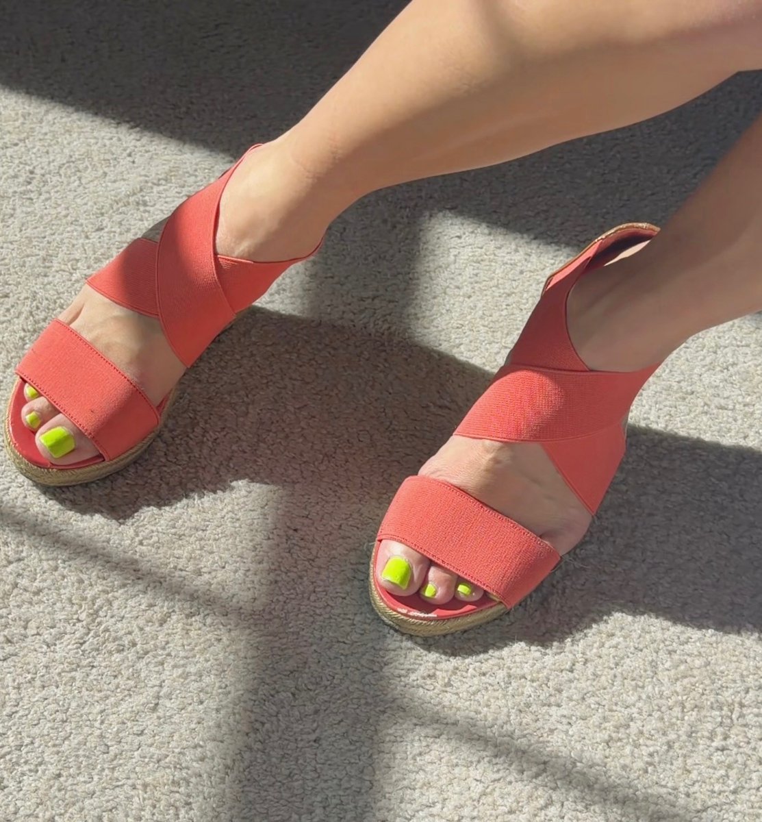 SandraSoftSoles's tweet photo. @prince_pie9773 @AiaLoey @DaryaMonclair @faceless_dream @lovegirlluxe @Mia_Rubina3 @SabrinaDeSires6 @KiraWntr @chaarmfeet @Thee_Celeste @onlyxclaude Mmmmm lil peek why not 😜 https://t.co/WxbZjXBXfq