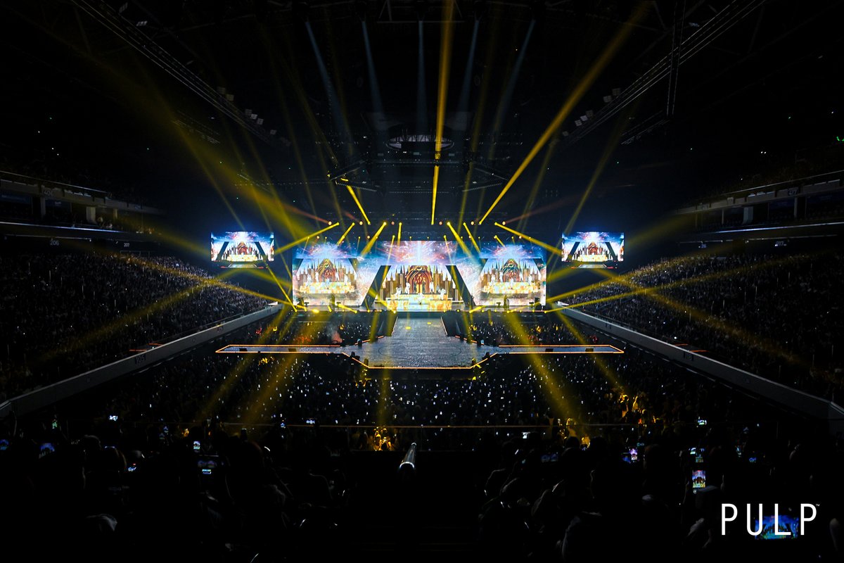 pulpliveworld's tweet photo. Thank you for giving us a weekend filled with laughter, tears, happiness, and the best memories. We will hold onto your promise to come back. 👋 We will always be part of this "EXO, WE ARE ONE. SARANGHAJA!" for the rest of our lives! We love you, EXO! 🙌💕

#EXO #엑소 #weareoneEXO #EXOPLANET #EXhOrizon #EXhOrizoninMANILA @weareoneEXO
Photos by Joel H. Garcia