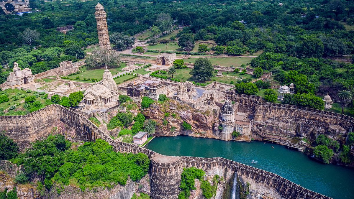 InfraholicR's tweet photo. Chittorgarh, the fort which have seen highest bloodshed in Indian history.
The center of Rajput's greatest resistance against invaders.
Unmatched aura. https://t.co/yhHNE6WXe7