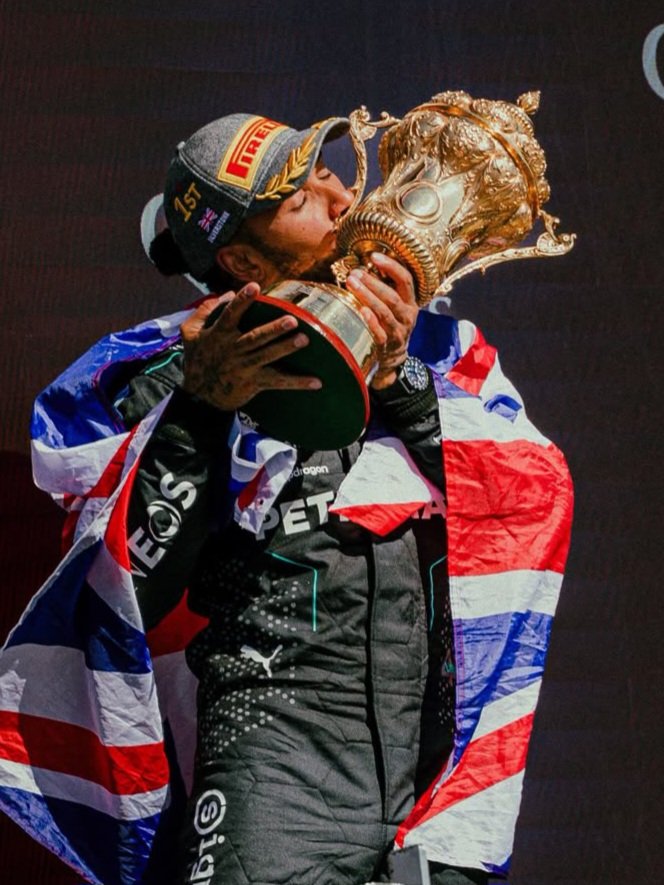 _fortyfourza's tweet photo. lewis hamilton: "what curse?" https://t.co/EzwgBm6REd