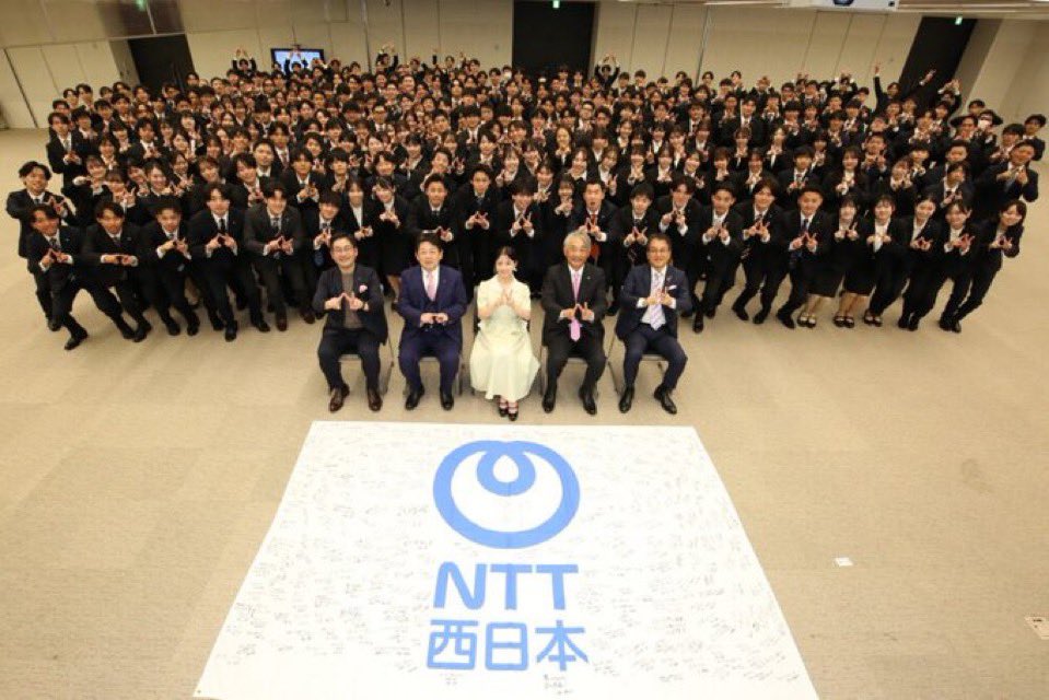 g_____yg's tweet photo. NTT西日本、N西書類きたかな？？？

次が、最終選考のGDだね。

ここは、MARCH関関同立が舞える企業。
インターンは、関関同立がボリューム層だったね。

面接2回で内定出て、一次はほぼ全員通るからマジで優遇バカ熱い🥺

去年は5days1日程だけだったけど、今年は3days2回だから参加者増えるんじゃないかな！？！？

待遇もめちゃくちゃ良いし、人柄が一番素敵だったかも。
ネイルも、髪も色々自由な人多くてめっちゃよかった✨

しかも！！！！！
入社式に、橋本環奈きてまじ、嬉しい環奈😆😆😆

どんなGDだったか、今からまとめます❣️

フォローして、dm待ってます❣️