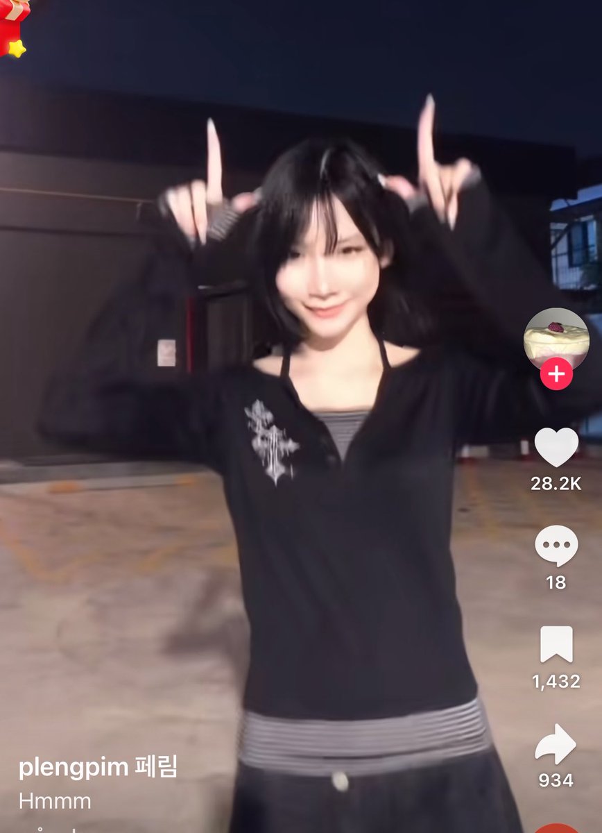 yourmarquez's tweet photo. หาพิกัดเสื้อแบบในรูปค่ะ ใครทราบปามาทีค้าบ 🙇🏻‍♀️🙇🏻‍♀️ https://t.co/3mjLs9Zq2t