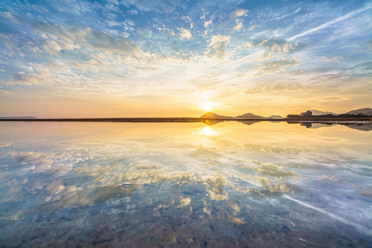 Unlimitedsky99's tweet photo. 香川県天空の絶景シリーズ
1.父母ヶ浜（天空の鏡）
2.雲辺寺山頂公園（天空のブランコ）
3.高屋神社（天空の鳥居）
4.高松シンボルタワー（天空の塔）←勝手に命名🤣 https://t.co/CZikfyFhz9