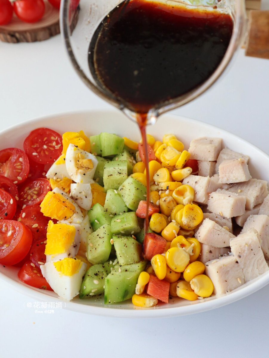 toni886's tweet photo. [Try this quick u0026 filling 300-calorie lunch for fat loss: grilled chicken + mixed greens + cherry tomatoes + a drizzle of olive oil! No fancy ingredients, easy to prep.]， https://t.co/OkRy1t9Kx3