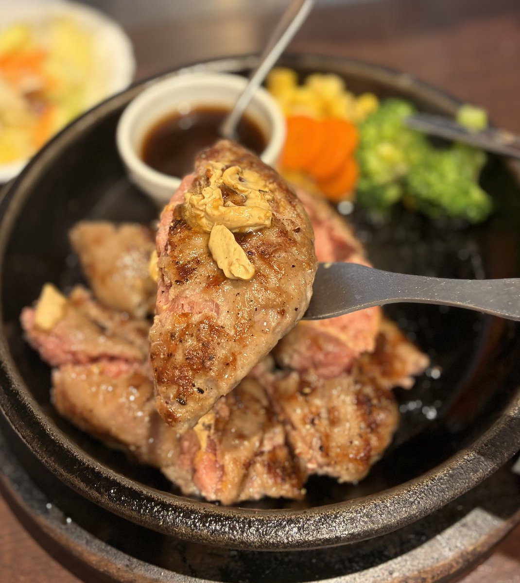 1230_mino's tweet photo. これ食べて元気回復😊
いきなりステーキ！
ハンバーグ300g🤤
１ポンドくらいはいけそう♪
#いきなりステーキ #立川駅 #ランチ #ハンバーグ https://t.co/S8szXSKPmz