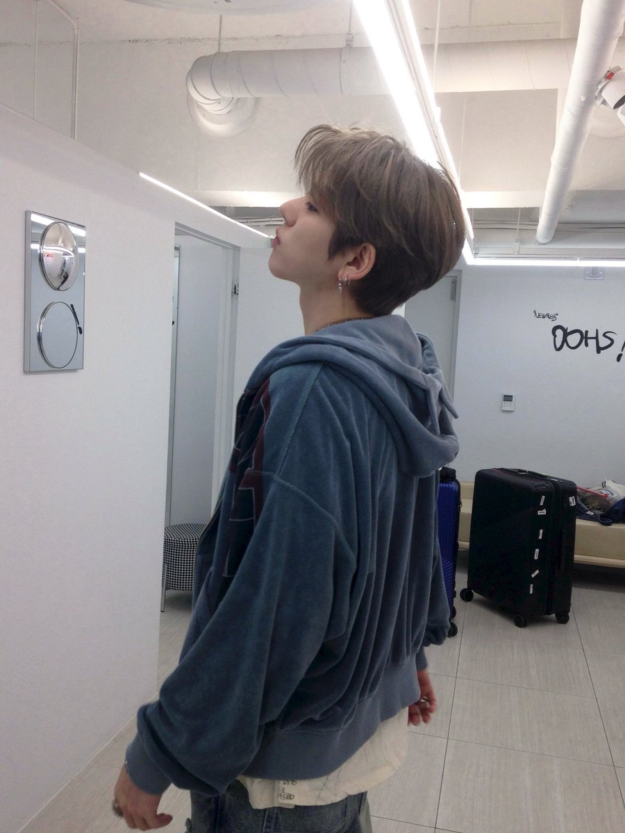 harrietlyzi's tweet photo. 아 미친 개잘생겼다 지허야
개설렌다 하 https://t.co/NSUbnSZKGg