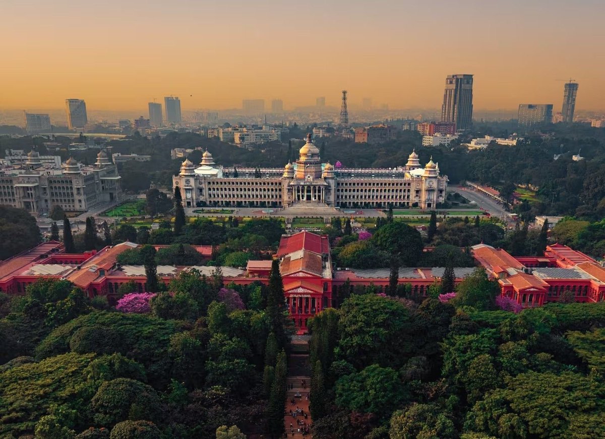 exploreinindia's tweet photo. 🚨#Karnataka Govt Plan a massive 🇮🇳Rs 1.5 lakh crore roadmap to expand #BengaluruMetro to 500 km, build  tunnel, roads &amp; flyovers, and establish the 123-km #Bengaluru Business Corridor

These infra upgrades aim to support the state’s target of attracting 500 new #GCCs by 2029 https://t.co/r8cMCn0NTp