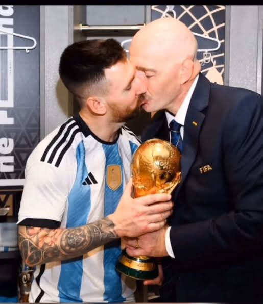 Kendosand45's tweet photo. @DiarioOle LO DIJO TODO, DESCHAMPS  KIERE EL MISMO AYUDIN DEL FRANCES A LOS MUERTOS D EHAMBRE ARGENSIMIOS, DANDO Y DANDO, NO SABE QUE LOS HAMBRIENTNOS SON TRAICIONEROS RESENTIDOS ENVIODOSOS Y CAGONES Y SI PUEDEN SACAR A FRANCIA DE LA FINAL, LO VAN A TRATAR  DE SACAR, GUARDIE ALTE LE FRANCE https://t.co/CSylNJrrfW
