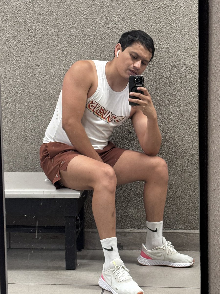 xantiboss's tweet photo. Hay días en los que el espejo coopera demasiado… y hoy fue uno de esos. 🔥
#MirrorShot #FitBody #SexyMan #GymLook #MuscleTone #WorkoutAesthetic #HotPic #ConfidenceMode #BodyFlex #MensStyle https://t.co/yLzaKr6Lbx