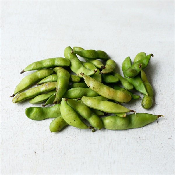 nh__harmony's tweet photo. 【🍅夏野菜がぞくぞく入荷しています！🥒】

太陽をたっぷり浴びて育った、
旬の夏野菜が並び始めました✨

みずみずしいトマト、旨みたっぷりのズッキーニ、
シャキッと食感のきゅうり、香り豊かな枝豆など
この時期ならではのおいしさが勢ぞろい😊

旬の野菜は、シンプルに食べるだけでも
素材の味をしっかり楽しめるのが魅力です🍽️

サラダやグリル、炒め物など、
お好みの調理で季節の味わいを満喫してくださいね♪

＼オンラインストアでご購入いただけます／

【自然栽培】サンズファーム 中玉トマト 400g
https://t.co/vfNH9NYuLg

【自然栽培】田神俊一さん ズッキーニ 1本
https://t.co/Jje0bo2EM9

【自然栽培】田神俊一さん きゅうり 200g
https://t.co/xwIalCsND6

【自然栽培】サンズファーム 枝豆 150g
https://t.co/Gp6uonhfYi