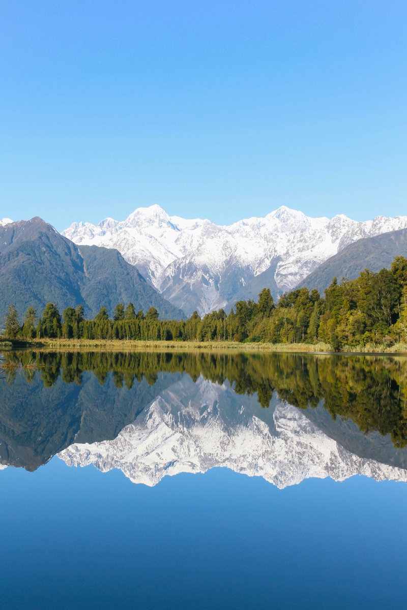 purenature_1's tweet photo. Perfect reflection of mountain peaks 🏔️🌲 https://t.co/4KyNt6ultL