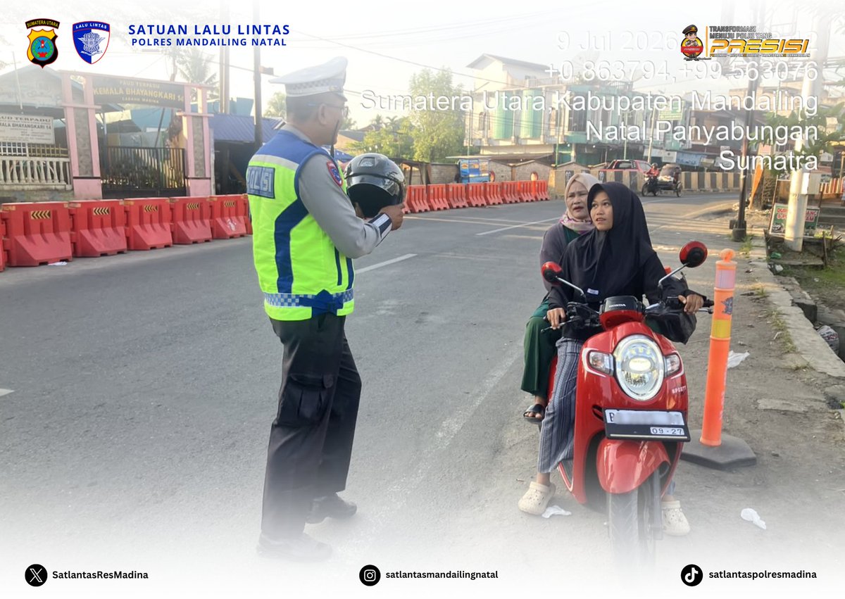 ResSatlantas's tweet photo. Personel Satlantas Polres Madina memberikan himbauan tentang tertib berlalu lintas guna menciptakan Kamseltibcar Lantas yang kondusif dan menurunkan angka kecelakaan fasilitas di wilayah hukum Polres Madina. https://t.co/kQTo4kucjd