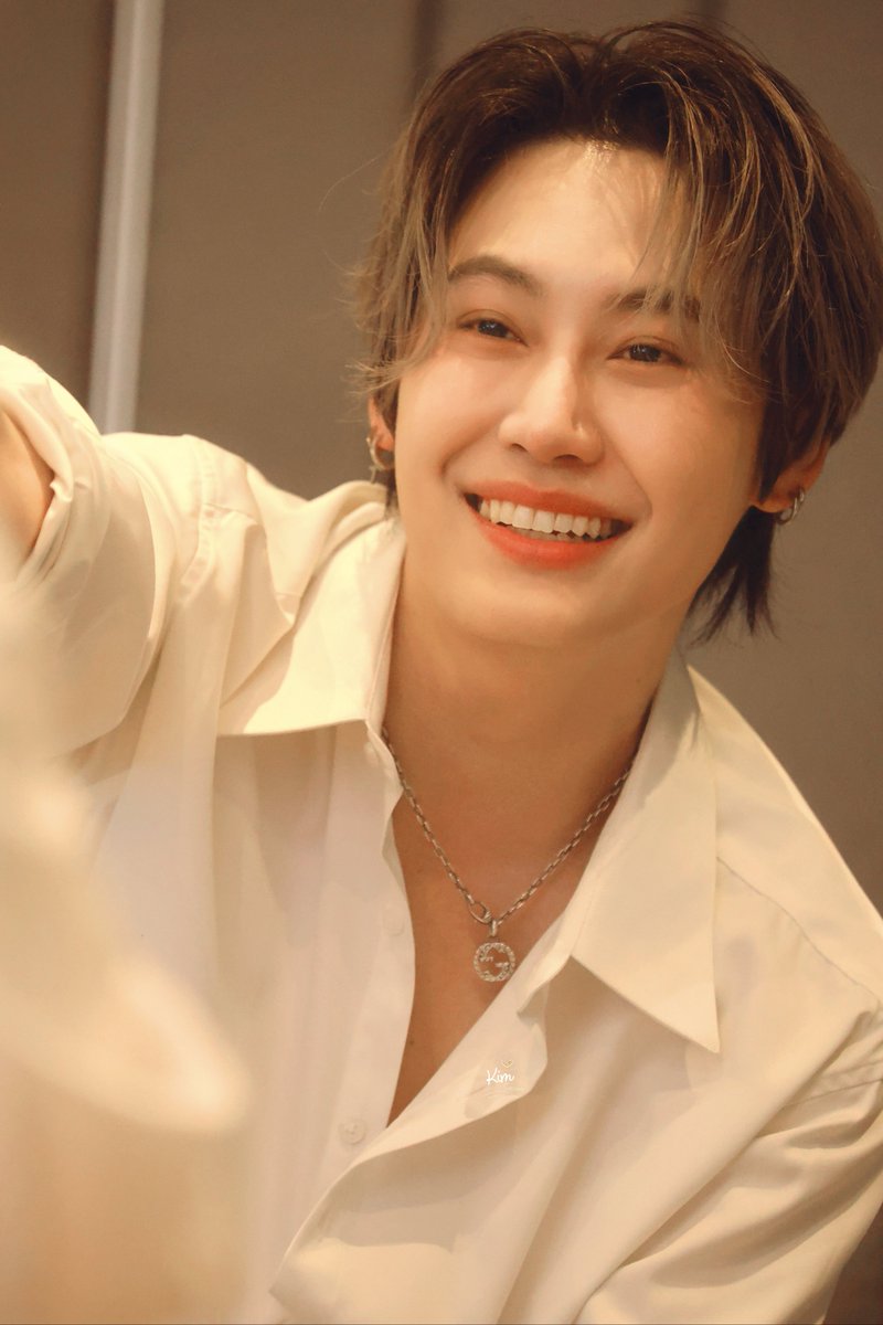 Kimcactus10's tweet photo. His smile was like the summer sun.
Recharge for the new day 🤍❤️

#PERCYxBOUN
#bb0un https://t.co/rz6vjlAMdq