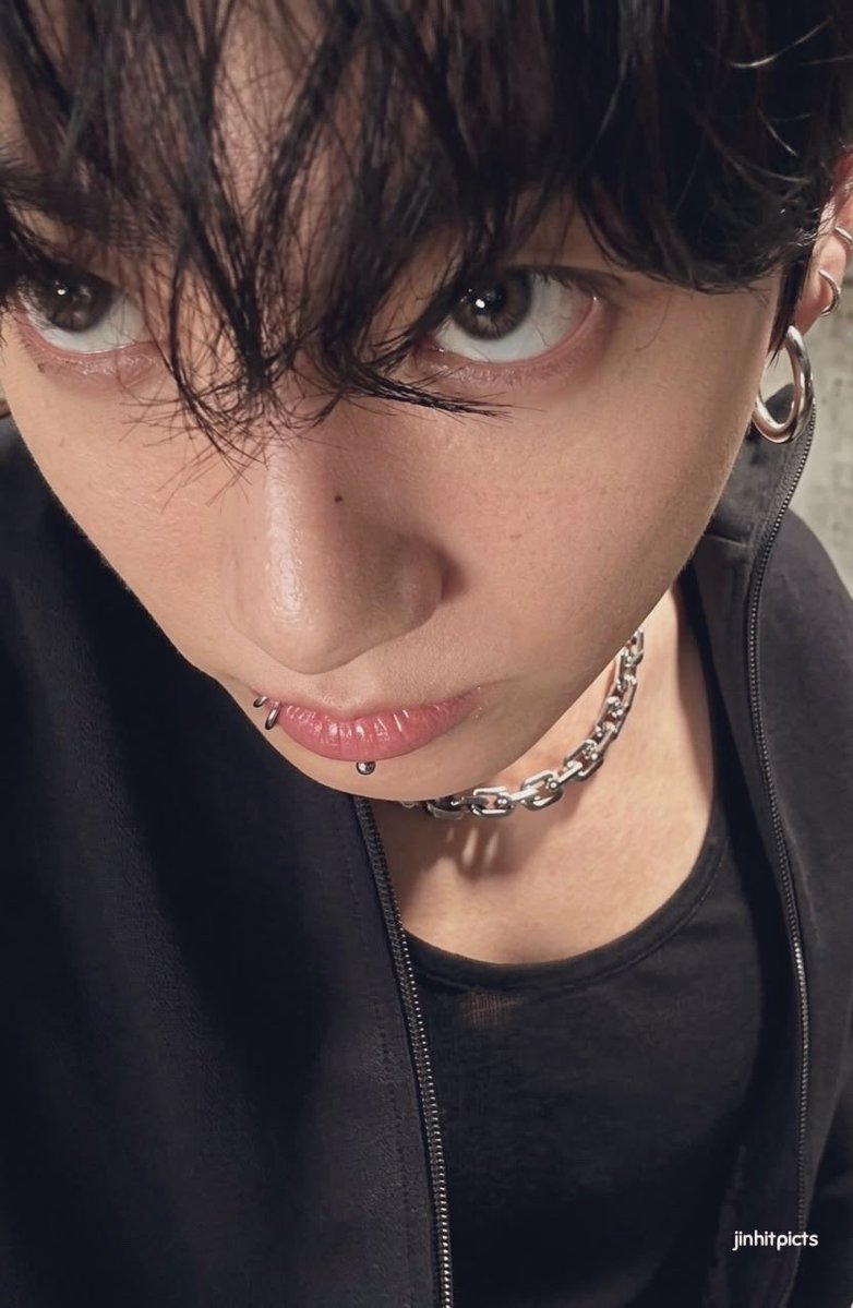 catahrsc's tweet photo. #ArmySelcaDay ♡´･ᴗ･`♡ https://t.co/1jzg3crr44
