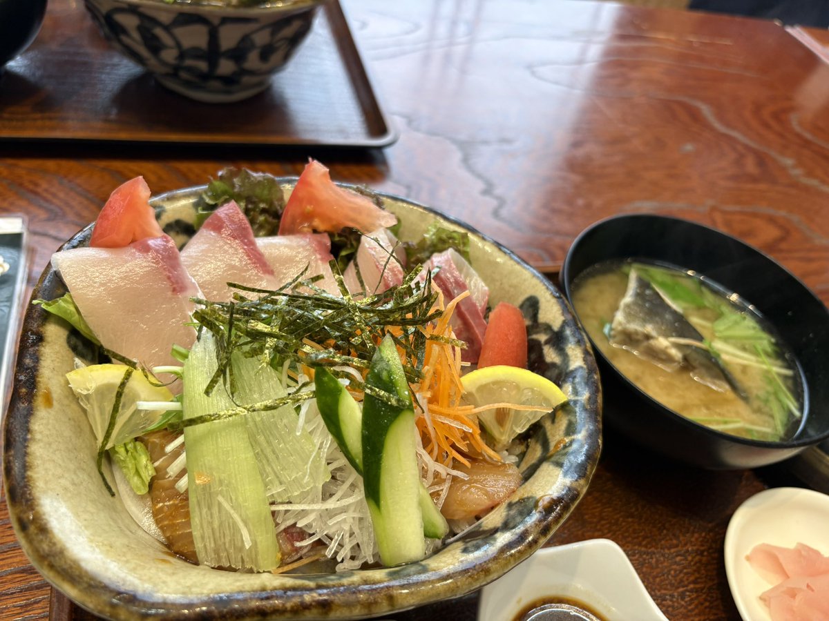 taro_723's tweet photo. ぶり再び！

さかなクンもべた褒めした　ぶりプリ丼！

【冬だけじゃない】1年中おいしい黒瀬ぶりちゃんって？【最先端技術】
https://t.co/GAfbsDnkYn…
21：17〜　ぷりプリ丼実食！

ぶりパワー蓄積したので夜は宮崎GGに行く！

#大乃野　#さかなクン　#黒瀬ぶり　#ぶりプリ丼　#筋トレ　#減量 https://t.co/LV3qwyu3Rt