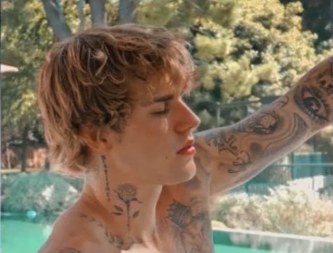 alpassoconjess's tweet photo. la posizione di quei tatuaggi mi sembrava familiare ahaha 
ha guadagnato mooolti punti in più. 
È l’uomo perfetto #TemptationIsland https://t.co/74ws28X014