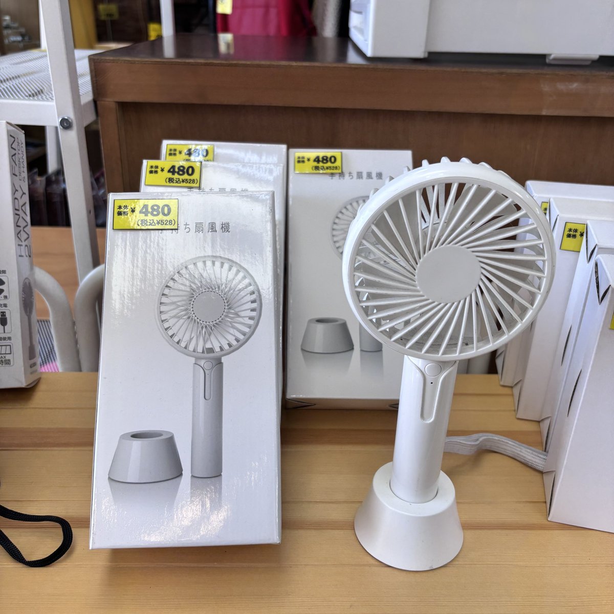 kaitoriGO's tweet photo. 皆さんこんにちは！
買取GO！！栄和店です❤️‍🔥

急に暑くなりました☀️
熱中症対策にハンディファンはいかがでしょうか？

当店、雑貨もたくさんございます！
ぜひ足をお運びください

※詳細はアカウントに飛んでみてください！
#さいたま市
#さいたま市桜区
#埼玉
#リサイクルショップ https://t.co/qN17M2OMUk