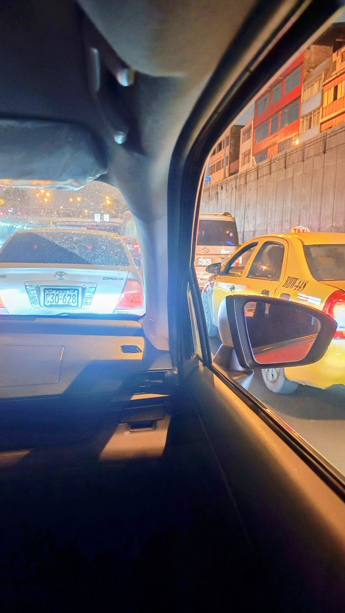 incasico's tweet photo. Intensa congestión vehicular en Av. Alfonso Ugarte con dirección hacia Puente del Ejército - Caquetá. #LimaNorte #TraficoLima #Evitamiento #PanamericanaNorte https://t.co/97Cx3woFm8
