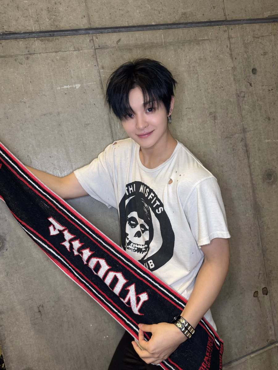yg_treasure_jp's tweet photo. [📸]

TREASURE THE STAGE 2026
NEW WAV : LIVE IN JAPAN

メンバーおすすめアイテムをご紹介✨

#JIHOON
ジャガードマフラータオル

今回のツアータオルはメンバー別！
ぜひ写真を撮ってくださいね💕︎

🔗https://t.co/ppe2MwGArM

#TREASURE #트레저 #トレジャー #YG https://t.co/uftqmPmrH6
