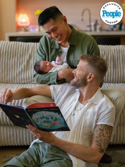 WMAMCouples's tweet photo. WMAM couple/family/public figure # 24 - Scott Hoying 🇺🇸 and Mark Hoying 🇺🇸
#wmam #whitemaleasianmale #interracial #interracialcouple #internationalcouple #wmam #internationallove #whiteguyasianguy #whiteguy #asianguy #asianguywhiteguy #american #filipino #surrogacy #gaycouple https://t.co/L27h8CanXj