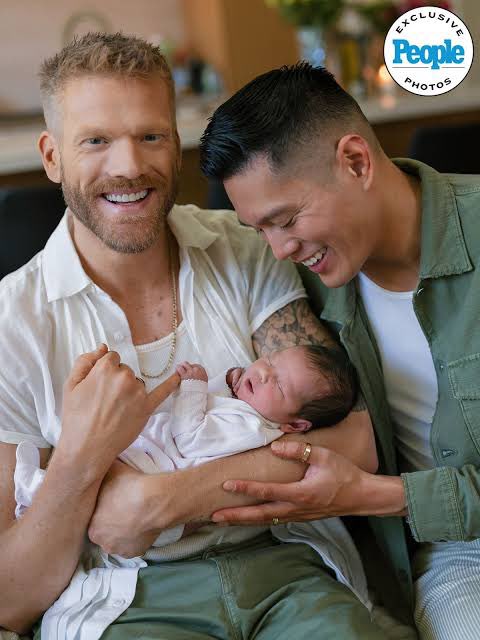 WMAMCouples's tweet photo. WMAM couple/family/public figure # 24 - Scott Hoying 🇺🇸 and Mark Hoying 🇺🇸
#wmam #whitemaleasianmale #interracial #interracialcouple #internationalcouple #wmam #internationallove #whiteguyasianguy #whiteguy #asianguy #asianguywhiteguy #american #filipino #surrogacy #gaycouple https://t.co/L27h8CanXj