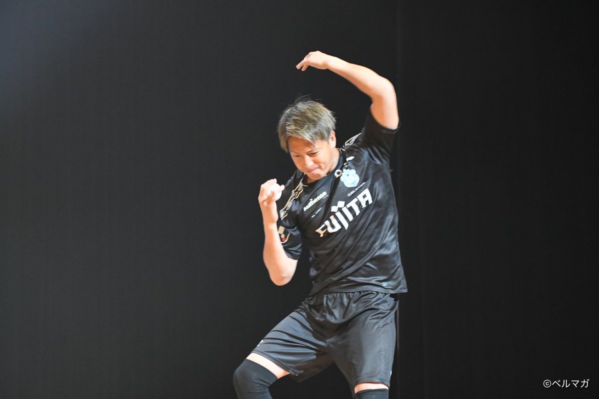 日本代表 永井選手 サインボール サインボールを投げる前にふしぎな踊りを見せた #永井建成 選手