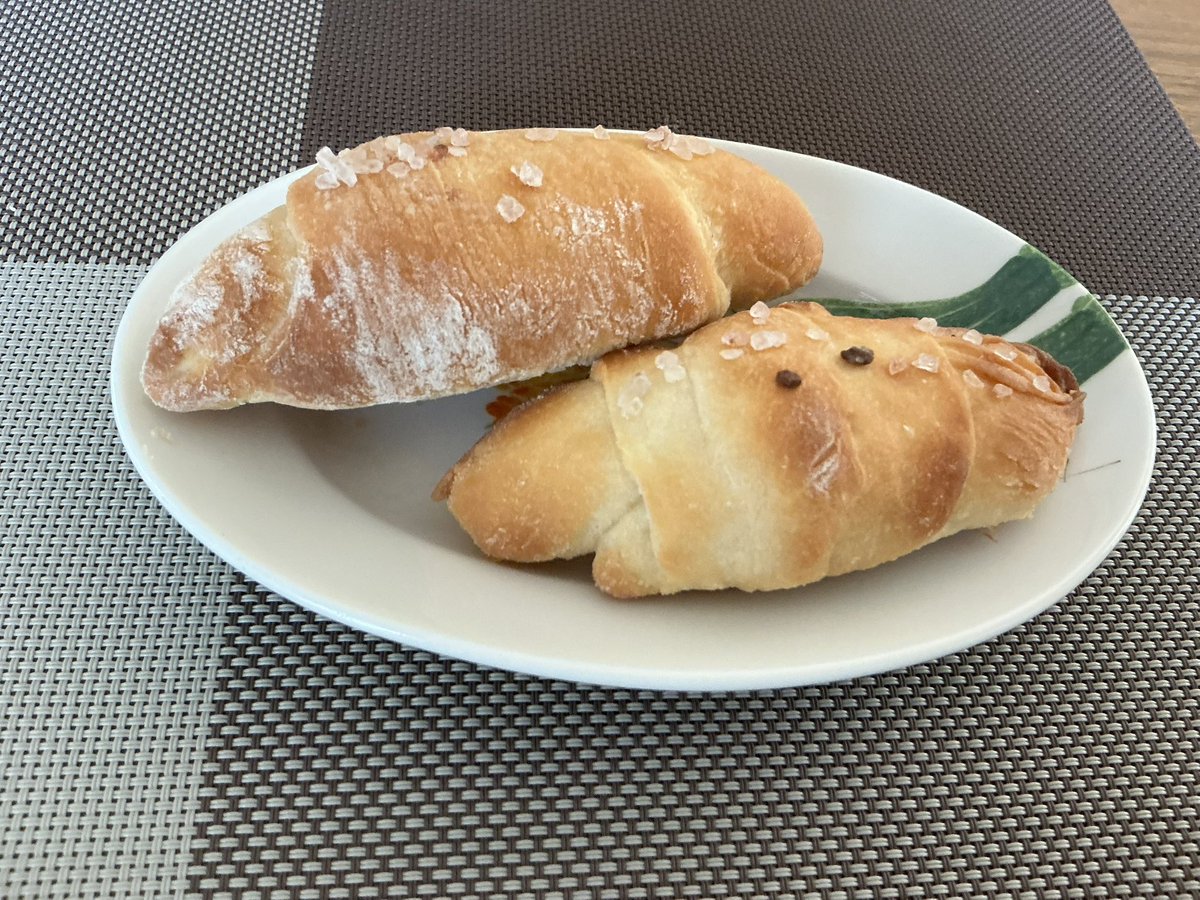 pralinek_'s tweet photo. 塩パンでけた https://t.co/67MiuhL5UT