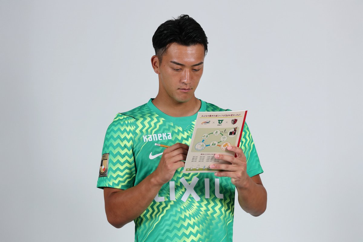 atlrs_official's tweet photo. 鹿嶋市および東洋製罐グループホールディングス株式会社とともに取り組む「資源循環推進」の協働プロジェクトにおいて、使用済み紙コップを原料とするオリジナルリサイクルノート「アントンnote」を制作し、鹿嶋市内の小中学校などへの配布を開始しました📝

リサイクルノートの特長🔽
「アントン」を中央に大きくあしらい、クラブカラーのレッドとネイビーを基調とした、子どもたちが毎日使いたくなる親しみやすいデザインを採用しています🦌

🔻詳細はこちら🔻
🔗https://t.co/hoUEShMwoz

#鹿島アントラーズ #antlers