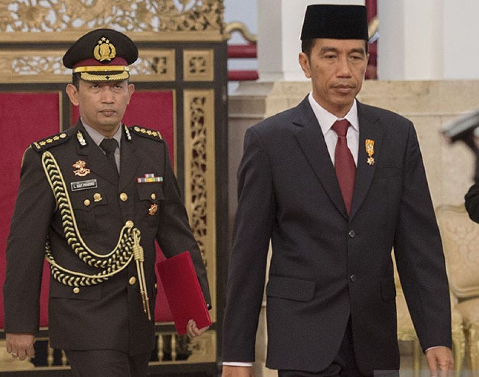 ceritaboyyy's tweet photo. BOM PERTAMA TELAH DIJATUHKAN

Rakyat gelar tiker &amp; panaskan kompor

Jokowi team              VS        Prabowo team https://t.co/d2ao0gQP3u