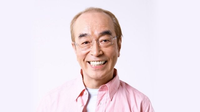 kaigoyametai1's tweet photo. 志村けんが生前、インタビューでサラッと言い放った「お笑い論」が、新しい成果を出そうと焦って空回りしている全員に刺さるから聞いてほしい。

『ザ・ドリフターズ』から始まり、『バカ殿様』や『変なおじさん』など、何十年もの間、お茶の間に笑いを届け続けた日本のお笑い王。

普通なら、誰も真似できないような奇抜なアイデアや、誰も思いつかない最新のトレンドを常に追いかけ続けていたと思うだろう。

でも、彼はトレンドを追うことをあえてしなかった。
「志村のコントはいつも同じ」「ワンパターンだ」と、一部の批評家から叩かれたこともある。
それに対して、彼は生前、インタビューでこう言い切っている。

志村けん『
