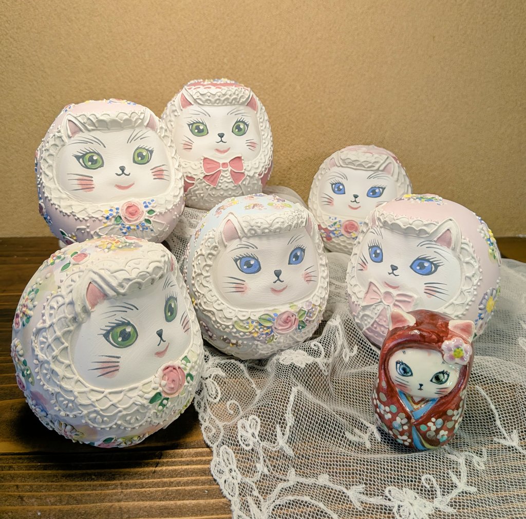 kuniko252525's tweet photo. 猫だるまを作ってみた。
※絵付け素焼き焼成前 https://t.co/7pxjjLAPfa