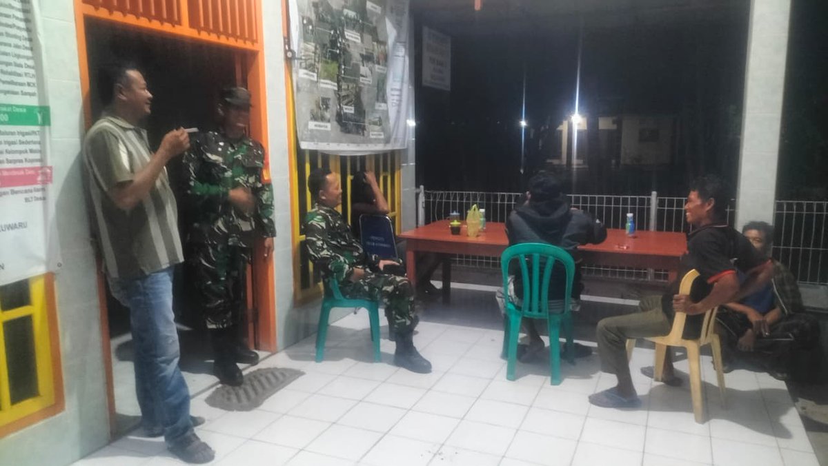 Kodim0709's tweet photo. Patroli Malam Koramil Kuwarasan, Wujud Nyata TNI Hadir Menjaga Rasa Aman Warga https://t.co/xHgiz36Zw9