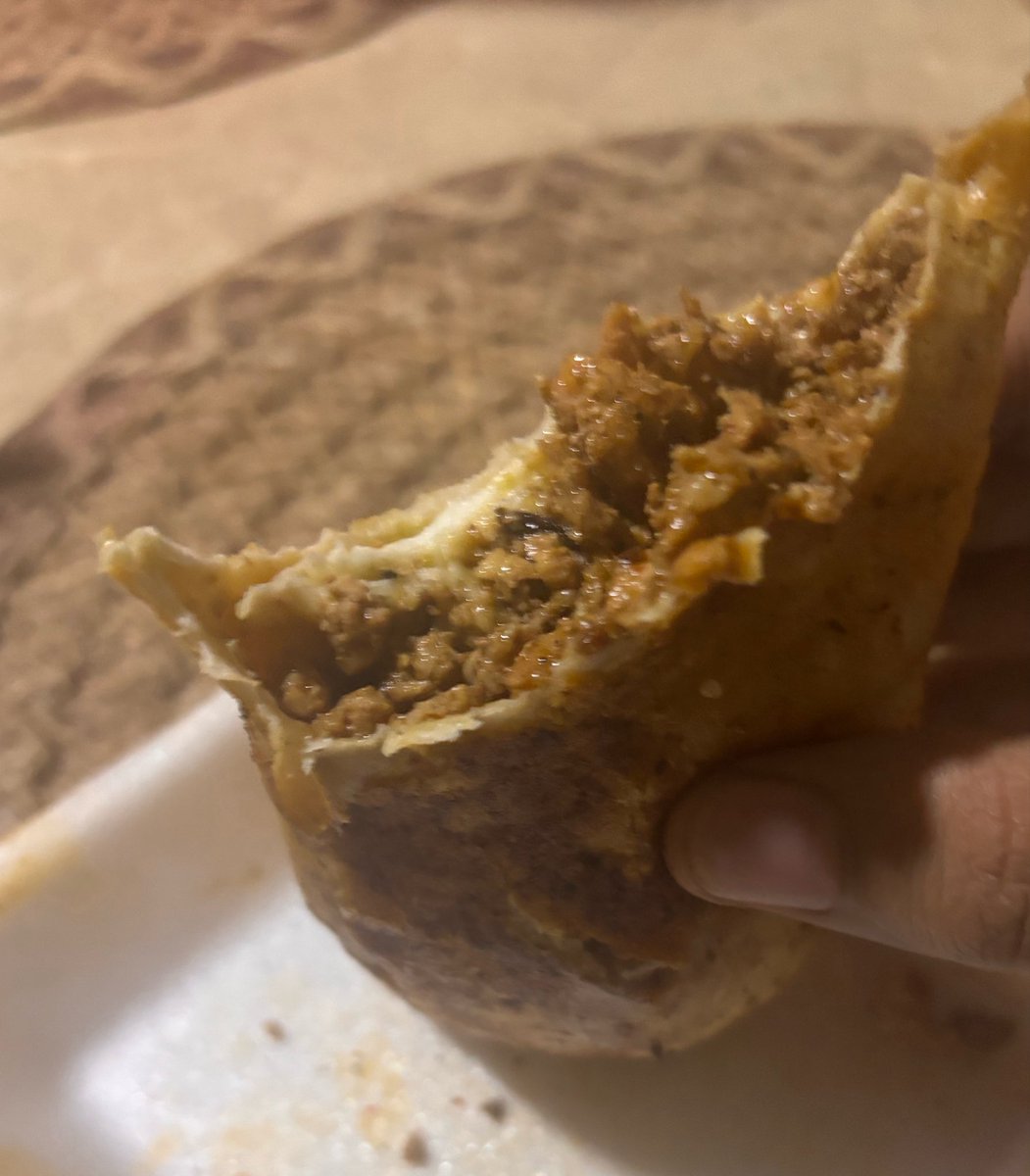 GazeWint's tweet photo. Feeling gross trying to eat this…

Me siento asqueroso tratando de comer esta mierda 

#edtwt #gross #burrito https://t.co/ctd6sWTM8H