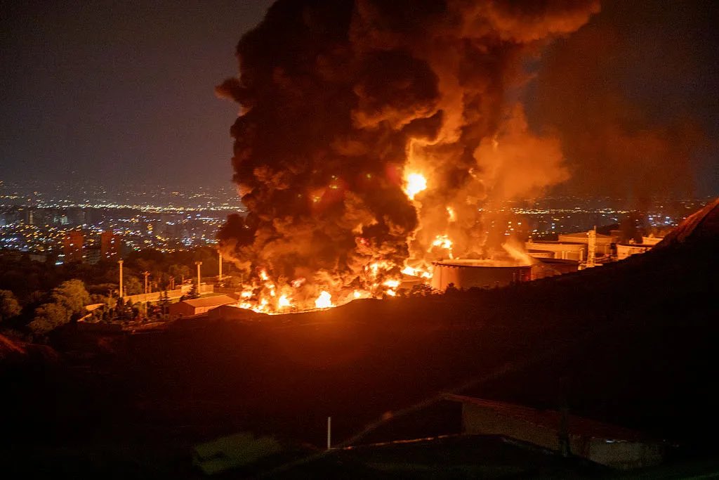 ZambezInstitute's tweet photo. The US launched a wave of retaliatory airstrikes targeting over 80 Iranian sites—including coastal radar, drone launch facilities, and fast boats—along the Strait of Hormuz. This military action followed Iranian attacks on commercial oil tankers in the region. Iran responded by striking US military installations in Kuwait and Bahrain.