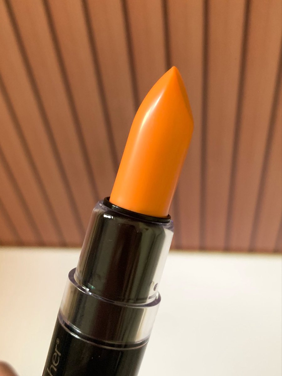 gitaxws's tweet photo. yang lagi aku pakai ini MOODmatcher, #colorchanginglipstick made in USA sejak 1987

jujur ini unik karena warna lipstick ini bakal menyesuaikan warna bibir kita, jadi hasil akhirnya bisa beda-beda. formulanya udah transferproof dan tahan hingga 12 jam yaa

#reviewbyre https://t.co/s0FC7SkPmF
