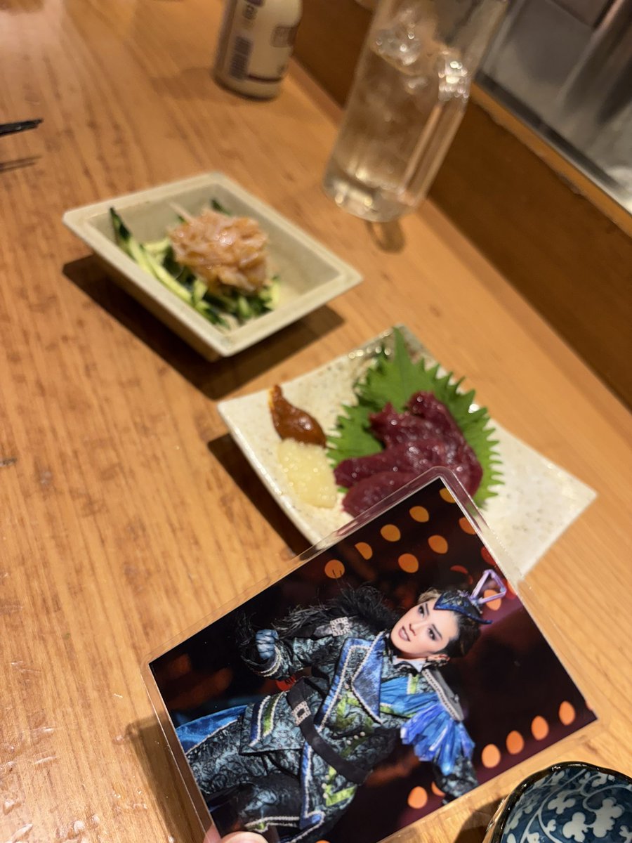 satou713's tweet photo. これは公演後に行った居酒屋で撮った赤兎馬（馬刺し）と水晶宮殿（梅水晶）とデビルフリーザー（デビルフリーザー） https://t.co/EV8nn6DYoh