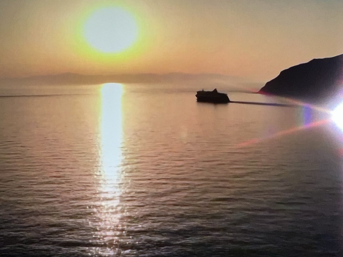 GCoucounis's tweet photo. Καλημέρα. Εκεί όπου ο ήλιος συναντά τη θάλασσα, ο χρόνος μοιάζει να σταματά. Οι Κυκλάδες δεν χαρίζουν μόνο εικόνες, χαρίζουν στιγμές που μένουν στην ψυχή. 🌅🇬🇷 #Κυκλάδες #Αιγαίο #Ηλιοβασίλεμα #Ελλάδα https://t.co/0MBs2BaHSV
