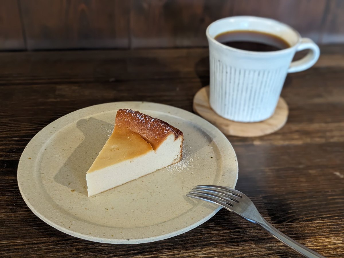 cant505's tweet photo. hanatoki＠上田市でエチオピアとベイクドチーズケーキ。
この店の味は勿論だが雰囲気が好きなのよ。 https://t.co/oT8IbOhKur