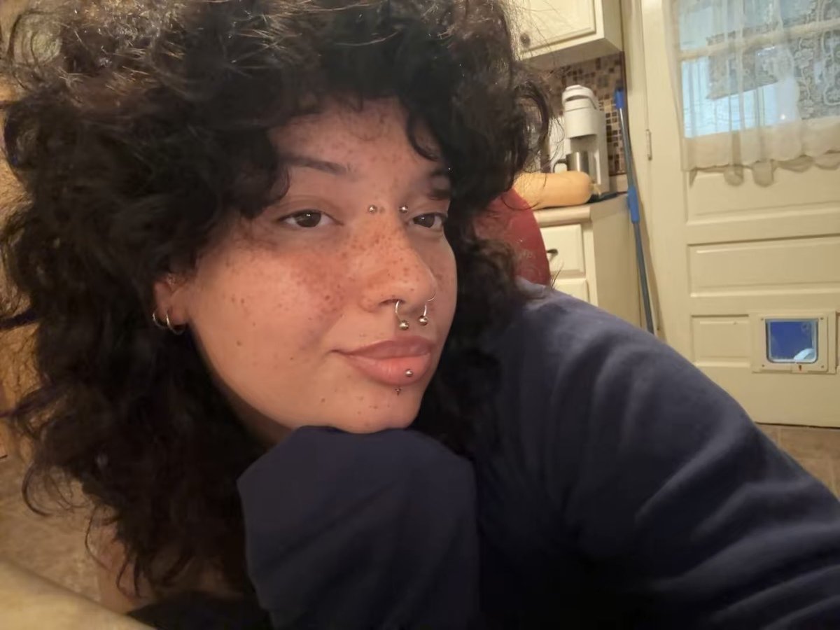 Crystal777star's tweet photo. Get to know me!! 

- Genderfluid 21  LIBRA 
- Dominate mommy/daddy💋
- foot size 8 | height: 5’5
- i sell feet,findom, & nsfw content ! 😈
- I accept Cashapp, Venmo, & Throne ONLY. @crystal777star
- telegram: crystal777star 
- you can chat with me for content or even if you’re just looking for someone to talk too😘