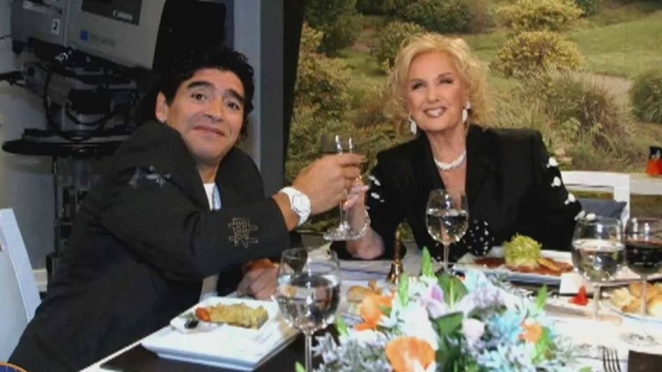 tesaludarobert's tweet photo. @pacaenmicaballo Con esa logica  mirtha sabe mas que vos de futbol.  Sos pelotudo @IbaiLlanos https://t.co/k9ZjpeS6Jn