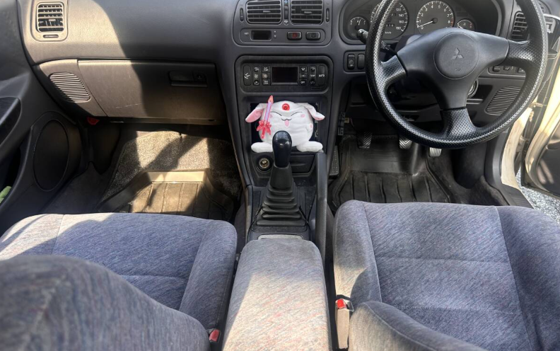 IXbE1IzHH3myazI's tweet photo. 気になる中古車！
「三菱 エメロード 2000 スーパーツーリング」
希少なエメロードのマニュアルミッションですぅ🤪 https://t.co/9sz4AFEjYb