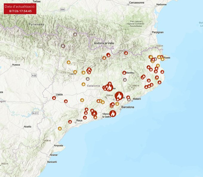ProfTorra's tweet photo. Ningú no troba sospitós que hi hagi tants focs simultanis cada dia?

Les hemos destrozado la sanidad, los trenes, las escuelas, las carreteras... LOS BOSQUES. https://t.co/9NZ5VWUxhg