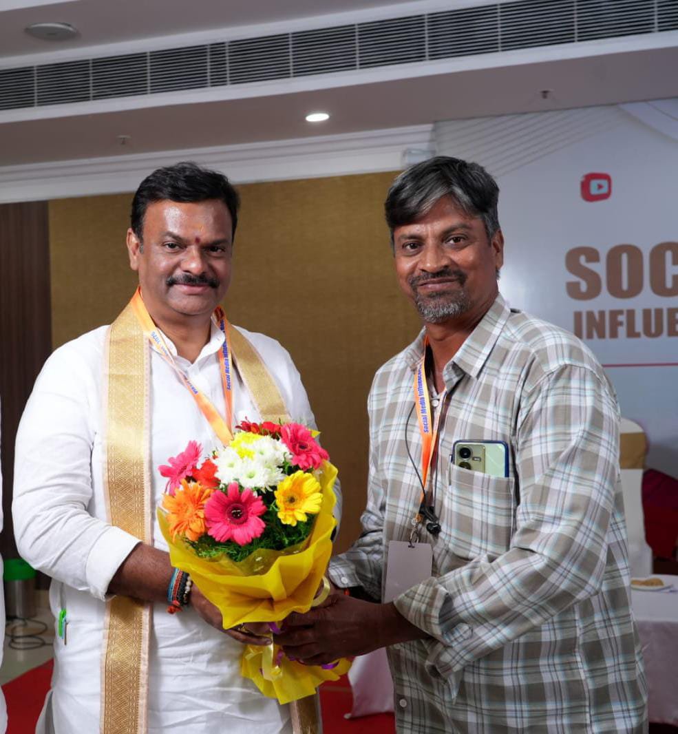 JagadeaS's tweet photo. పార్టీ అంటే కార్యకర్త. కార్యకర్తే బలం. ఈ నమ్మకంతో ప్రతి జిల్లా��ు చేరుకుని సంస్థను బలోపేతం చేసిన శ్రీ @MadhavBJP  గారికి, బిజెపి రాష్ట్ర అధ్యక్షులుగా ఏడాది పూర్తి చేసుకున్న సందర్భంగా శుభాకాంక్షలు. #1YrOfMadhavJi https://t.co/DBoV2ZKEIE