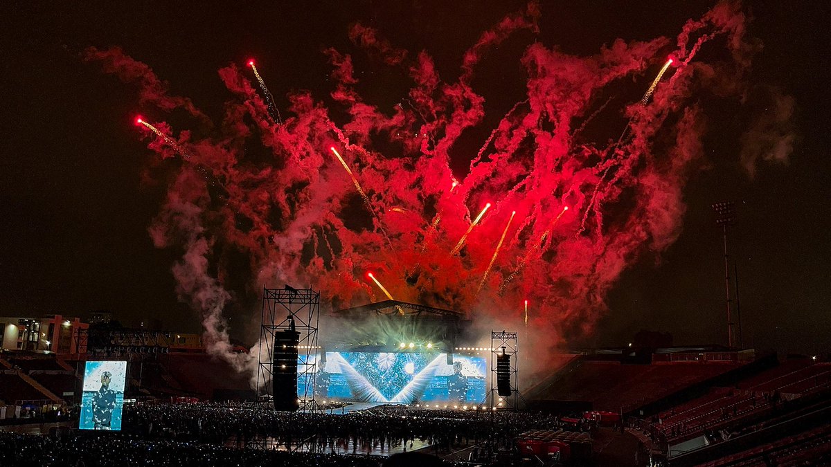 cconeres's tweet photo. mi mejor amiga tomó esta foto del concierto de enhypen en Perú desde tribuna ^_^ créditos a ella por la foto https://t.co/PfofKYDjl7